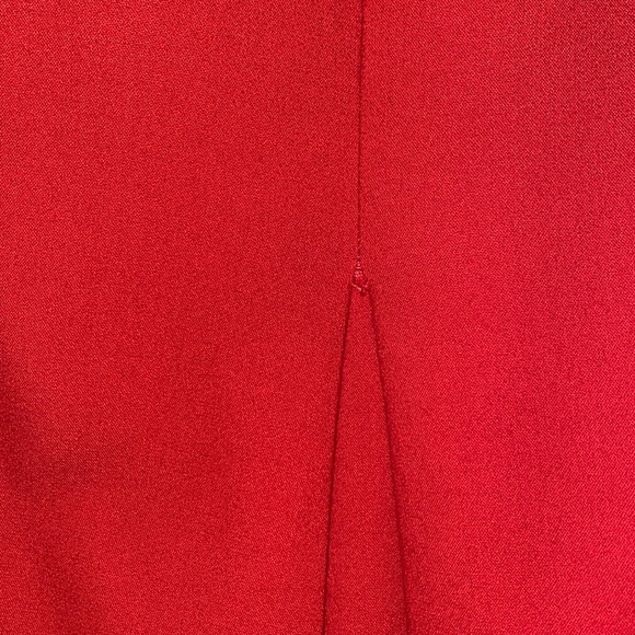 Anne Klein red skirt size 6. Zips in back, falls at knee. Red. - Picture 7 of 8